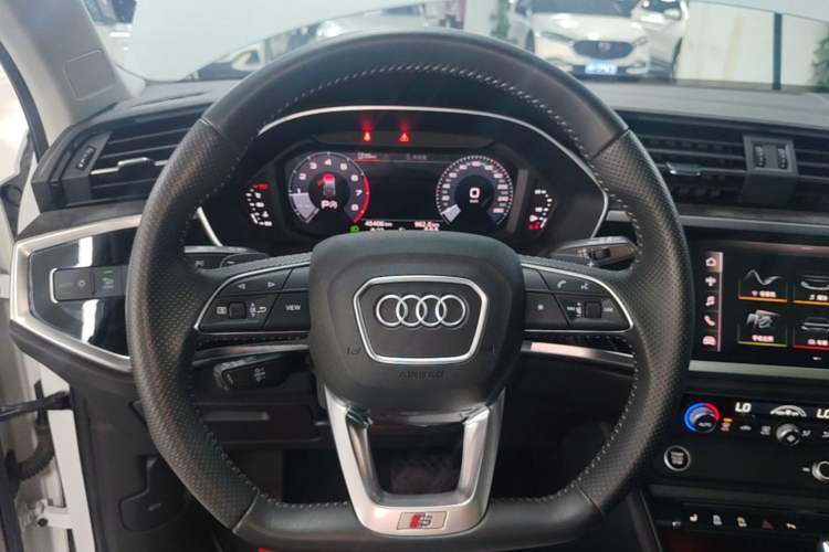 Used Audi Q3 Sportback 2020 40 TFSI Fashion Model Steering Wheel