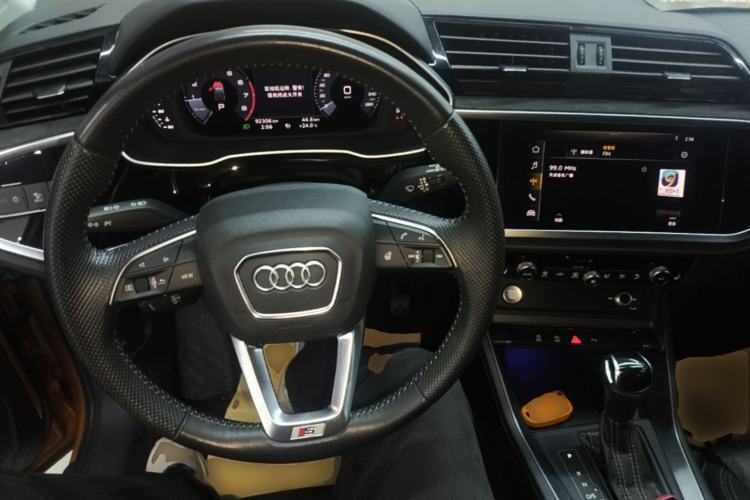 Used Audi Q3 Sportback 2020 40 TFSI Fashion Model Center Console