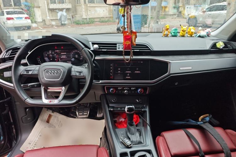 Used Audi Q3 Sportback 2021 40 TFSI Enjoy Life Edition Center Console