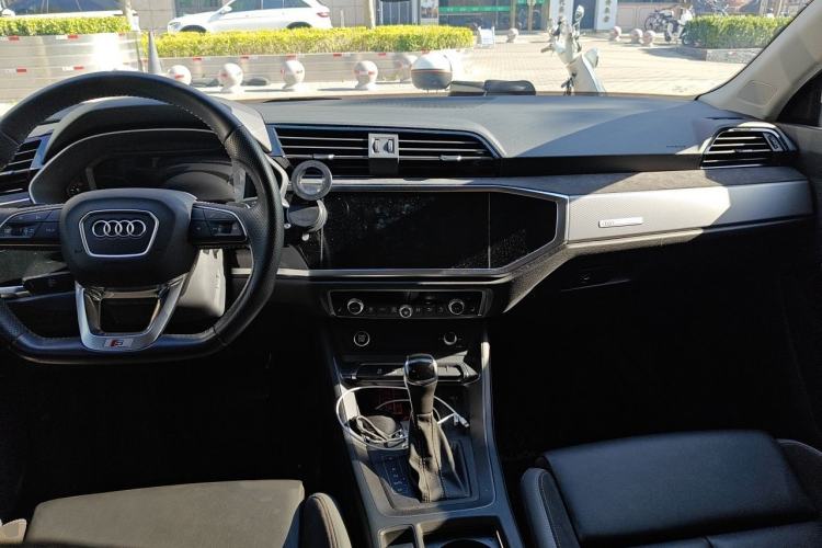 Used Audi Q3 Sportback 2021 40 TFSI Enjoy Life Edition Center Console