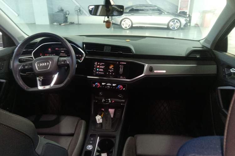 Used Audi Q3 Sportback 2022 40 TFSI Fashion Model Interior 2