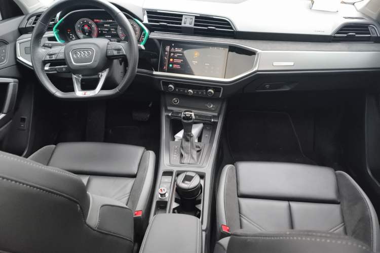 Used Audi Q3 Sportback 2022 40 TFSI Fashion Model Center Console