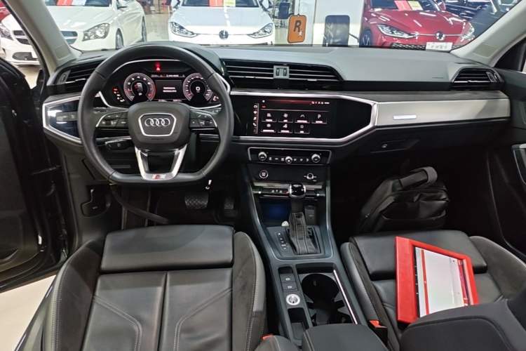 Used Audi Q3 Sportback 2022 40 TFSI Fashion Model Center Console