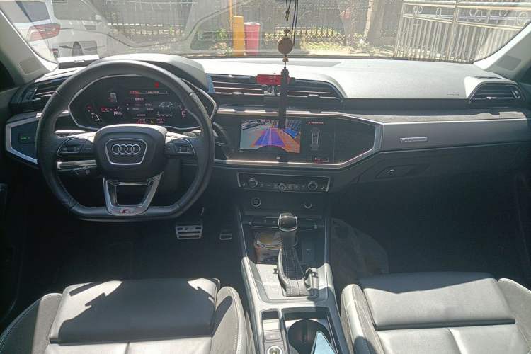 Used Audi Q3 Sportback 2022 40 TFSI Fashion Model Center Console