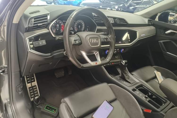 Used Audi Q3 Sportback 2022 40 TFSI Fashion Model Center Console
