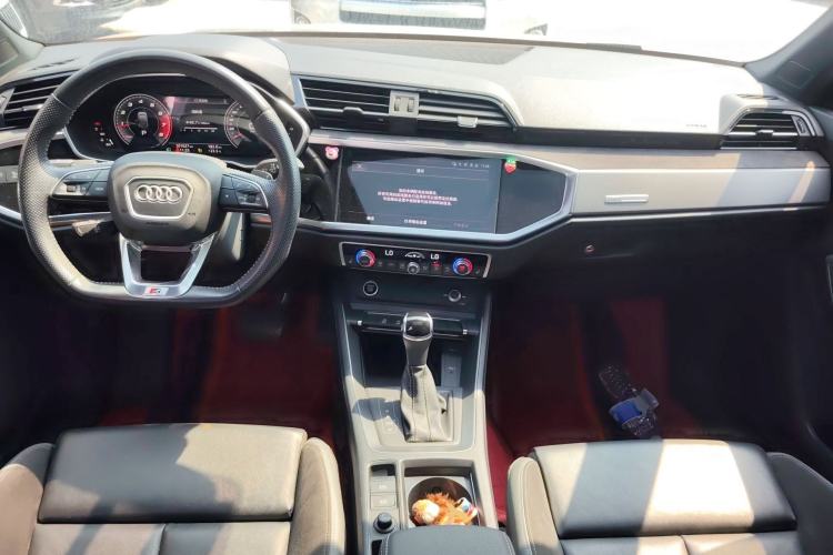 Used Audi Q3 Sportback 2022 40 TFSI Fashion Model Center Console