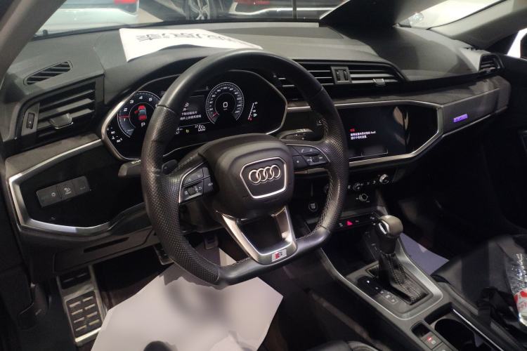 Used Audi Q3 Sportback 2022 45 TFSI quattro Fashion Edition Center Console