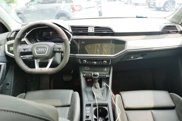 Used Audi Q3 Sportback 2022 40 TFSI Fashion Model Center Console