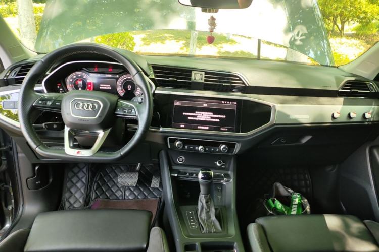 Used Audi Q3 Sportback 2022 40 TFSI Fashion Model Center Console