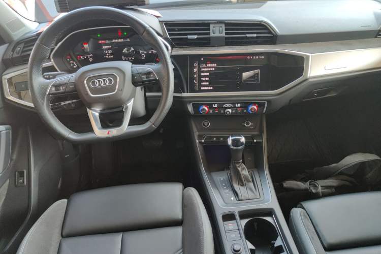Used Audi Q3 Sportback 2022 40 TFSI Fashion Model Center Console