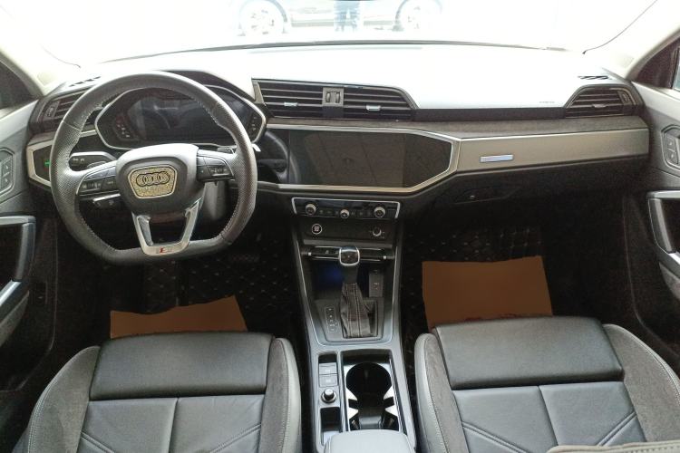 Used Audi Q3 Sportback 2022 40 TFSI Fashion Model Center Console