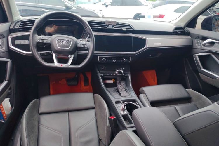 Used Audi Q3 Sportback 2022 40 TFSI Fashion Model Center Console