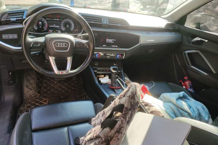 Used Audi Q3 Sportback 2022 35 TFSI Ambition Edition Center Console