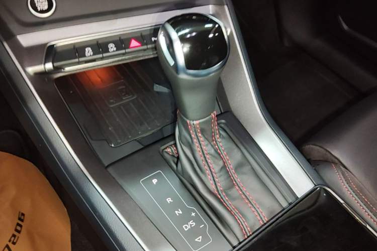 Used Audi Q3 Sportback 2022 40 TFSI RS Package Performance Model Gear Lever