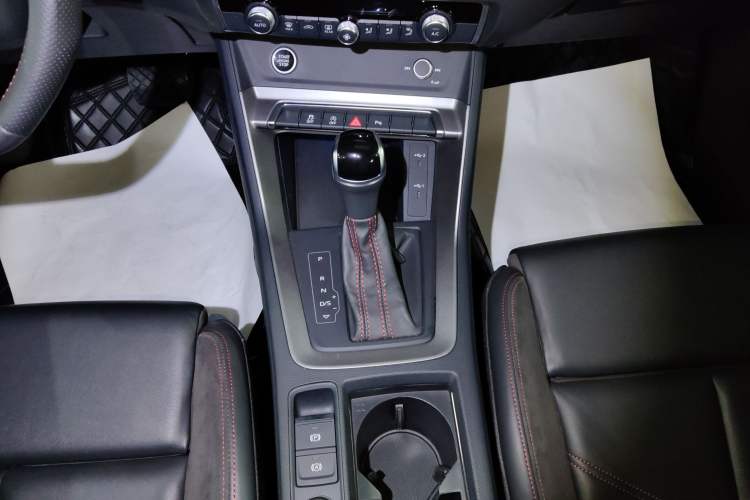 Used Audi Q3 Sportback 2022 40 TFSI RS Package Performance Model Gear Lever