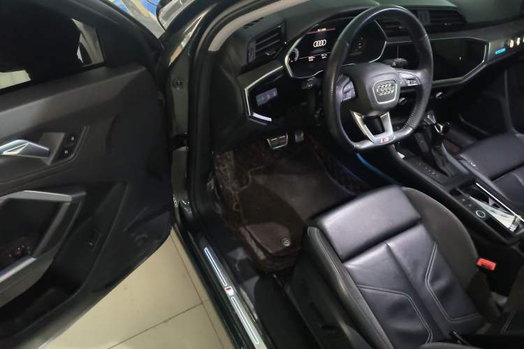 Used Audi Q3 Sportback 2022 45 TFSI quattro Fashion Edition Interior 3