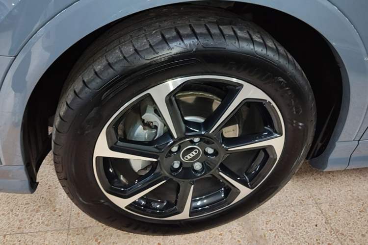 Used Audi Q3 Sportback 2022 40 TFSI RS Package Performance Model Left Front Wheel Hub
