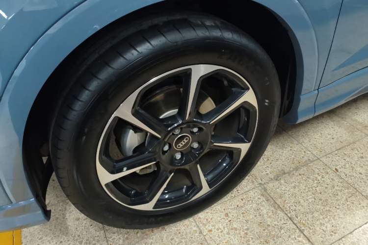 Used Audi Q3 Sportback 2022 40 TFSI RS Package Performance Model Left Front Wheel Hub