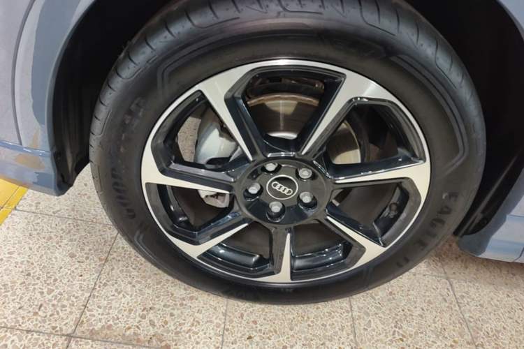 Used Audi Q3 Sportback 2022 40 TFSI RS Package Performance Model Left Front Wheel Hub
