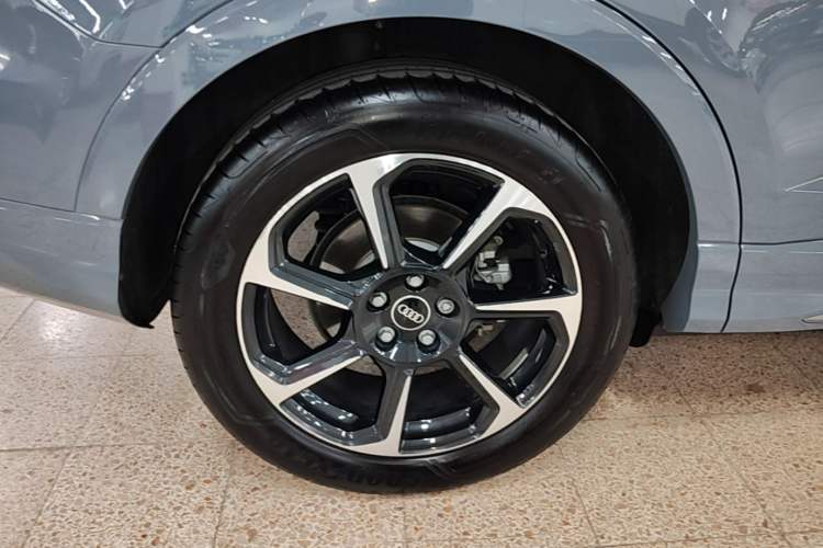 Used Audi Q3 Sportback 2022 40 TFSI RS Package Performance Model Right Rear Wheel Hub