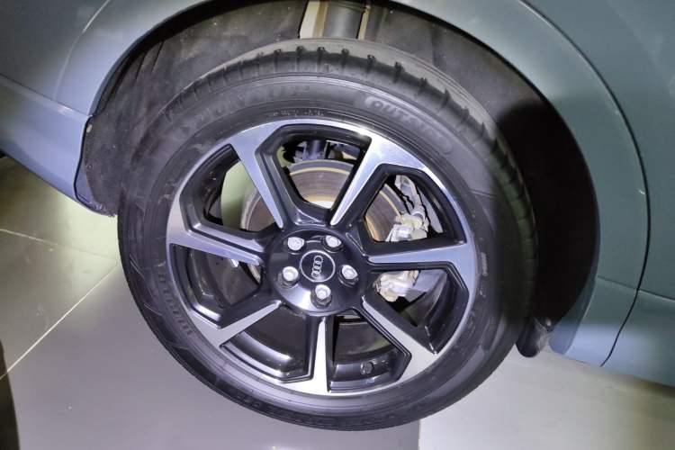 Used Audi Q3 Sportback 2022 40 TFSI RS Package Performance Model Right Rear Wheel Hub