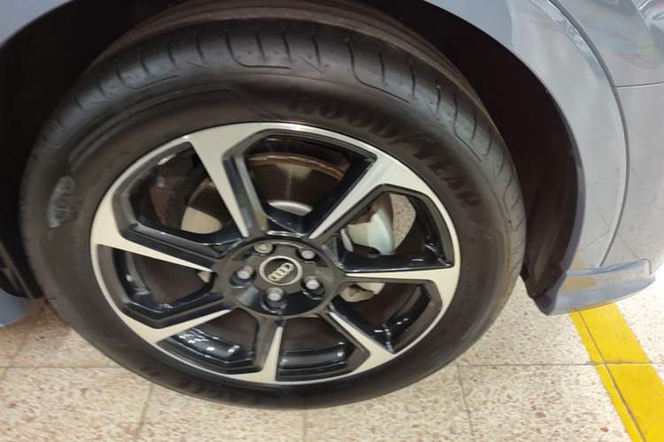 Used Audi Q3 Sportback 2022 40 TFSI RS Package Performance Model Right Rear Wheel Hub