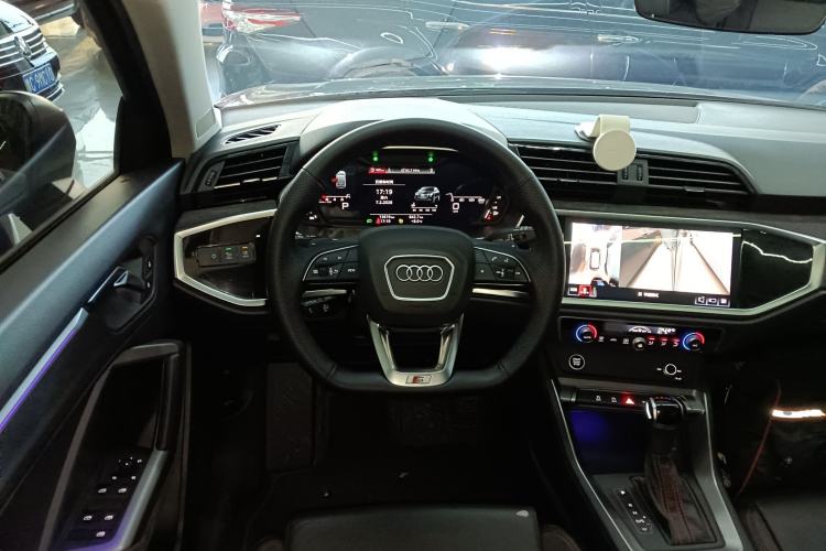 Used Audi Q3 Sportback 2022 40 TFSI RS Package Performance Model Steering Wheel