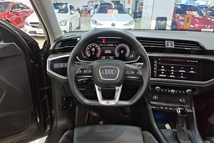 Used Audi Q3 Sportback 2022 40 TFSI Fashion Model Steering Wheel