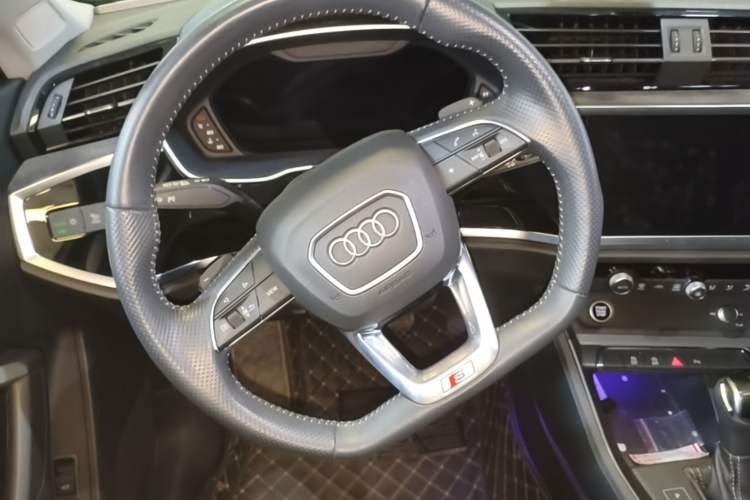 Used Audi Q3 Sportback 2022 40 TFSI Fashion Model Steering Wheel