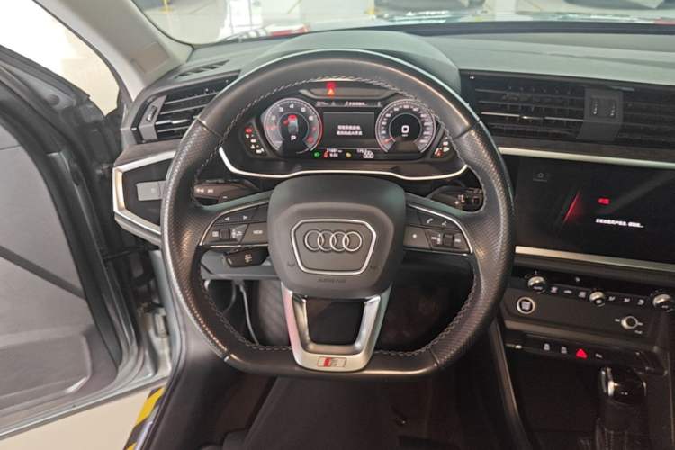 Used Audi Q3 Sportback 2022 40 TFSI Fashion Model Steering Wheel