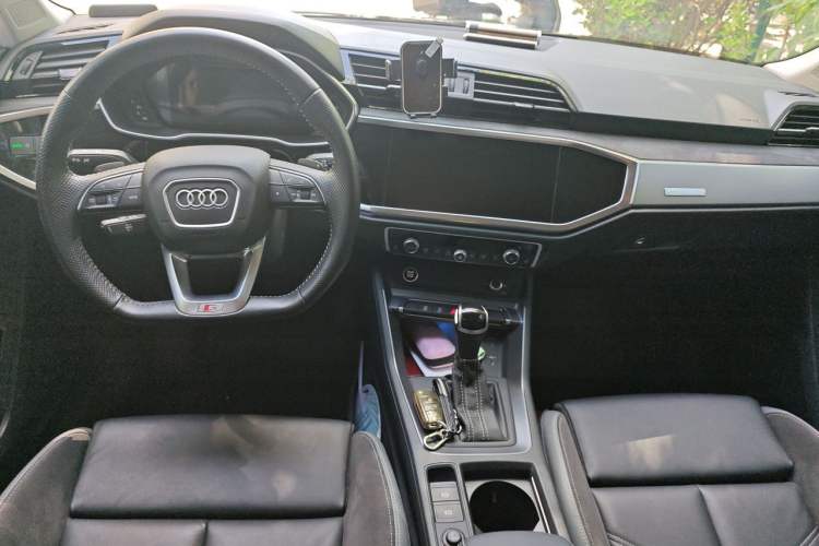 Used Audi Q3 Sportback 2022 40 TFSI Fashion Model Center Console