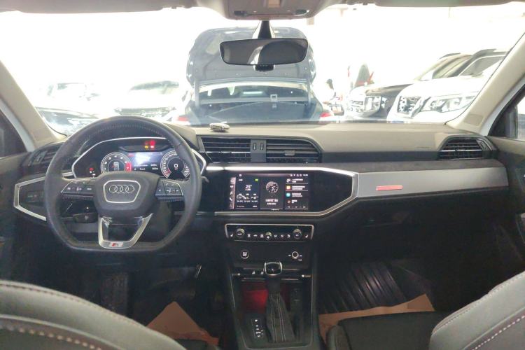 Used Audi Q3 Sportback 2022 40 TFSI Fashion Model Center Console