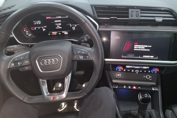 Used Audi Q3 Sportback 2022 40 TFSI Fashion Model Center Console