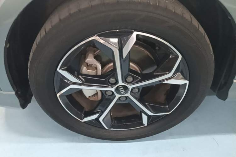 Used Audi Q3 Sportback 2022 45 TFSI quattro Fashion Edition Left Front Wheel Hub