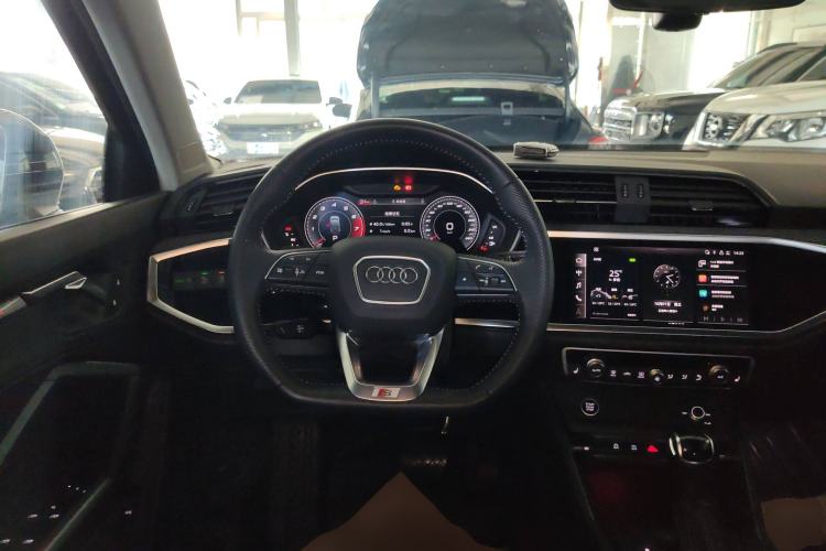 Used Audi Q3 Sportback 2022 40 TFSI Fashion Model Steering Wheel