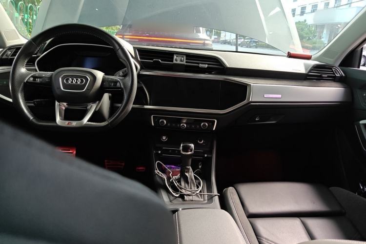Used Audi Q3 Sportback 2022 40 TFSI Fashion Model Center Console