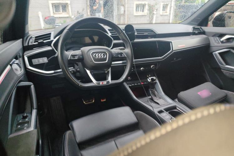 Used Audi Q3 Sportback 2022 45 TFSI quattro Luxury Model Center Console