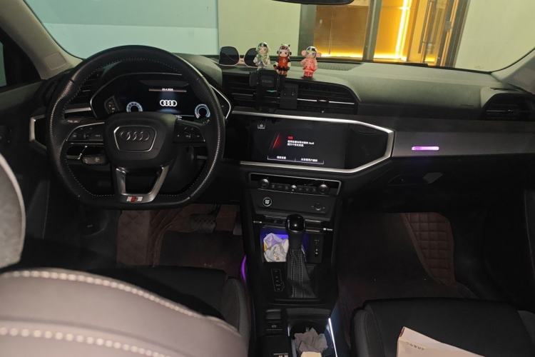 Used Audi Q3 Sportback 2022 40 TFSI Fashion Model Center Console