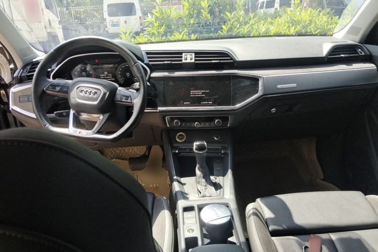 Used Audi Q3 Sportback 2022 40 TFSI Fashion Model Center Console