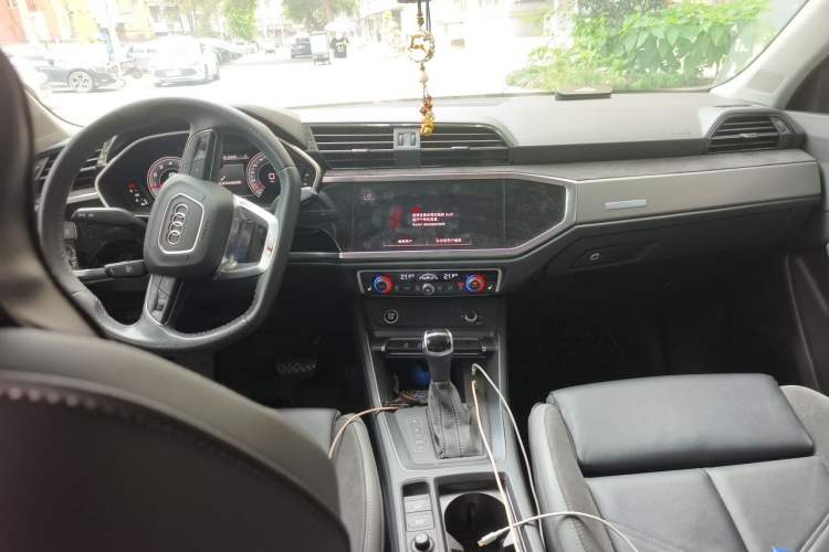Used Audi Q3 Sportback 2022 40 TFSI Fashion Model Center Console