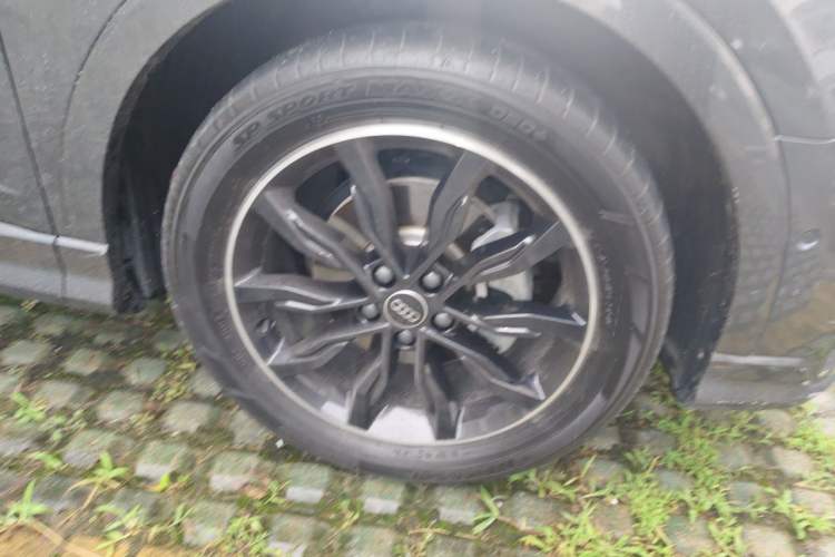 Used Audi Q3 Sportback 2022 45 TFSI quattro Luxury Model Right Front Wheel Hub