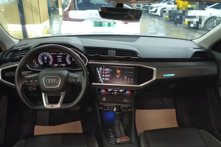 Used Audi Q3 Sportback 2022 40 TFSI Fashion Model Center Console