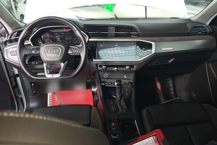 Used Audi Q3 Sportback 2022 45 TFSI quattro Luxury Model Center Console