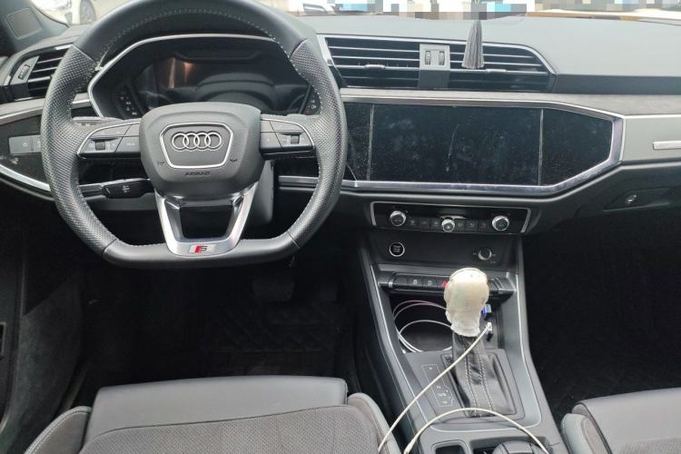 Used Audi Q3 Sportback 2022 40 TFSI Fashion Model Center Console