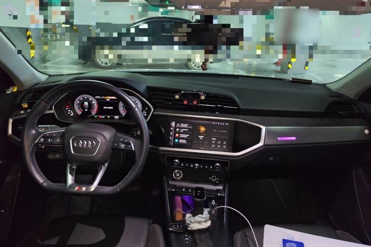 Used Audi Q3 Sportback 2022 40 TFSI Fashion Model Center Console