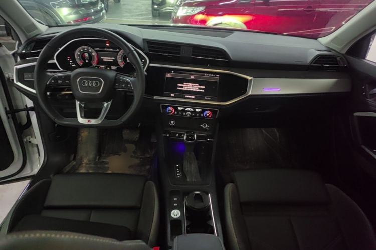 Used Audi Q3 Sportback 2022 40 TFSI Fashion Model Center Console