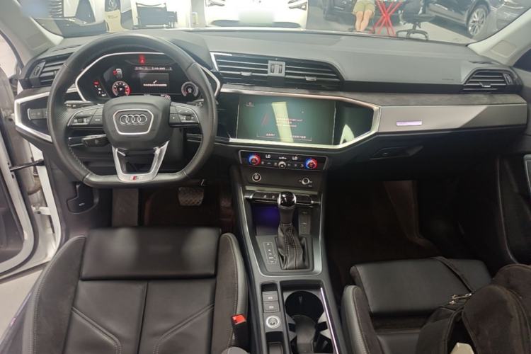Used Audi Q3 Sportback 2022 40 TFSI Fashion Model Center Console