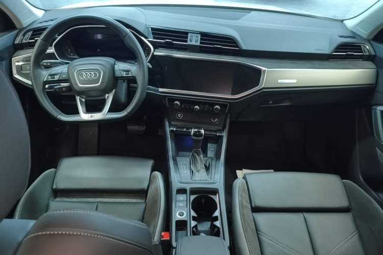 Used Audi Q3 Sportback 2022 40 TFSI Fashion Model Center Console