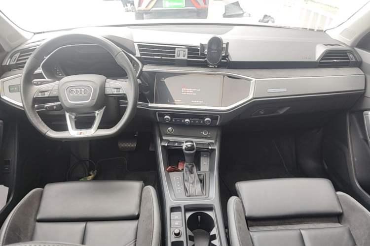 Used Audi Q3 Sportback 2022 40 TFSI Fashion Model Center Console