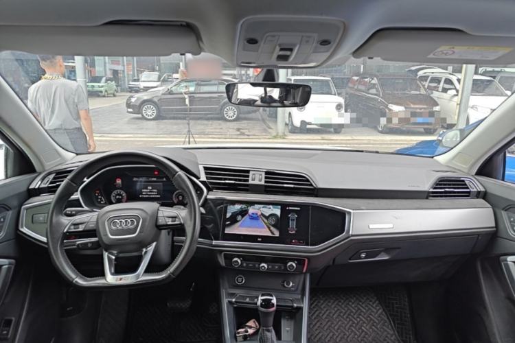 Used Audi Q3 Sportback 2022 40 TFSI Fashion Model Center Console